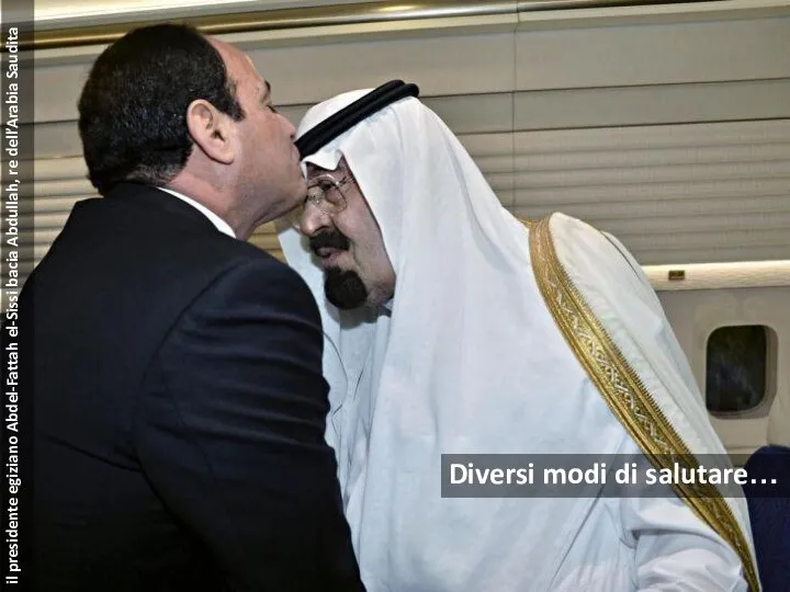 Diversi modi di salutare… il presidente egiziano Abdel-Fattah el-Sissi bacia Abdullah, re dell’Arabia Saudita