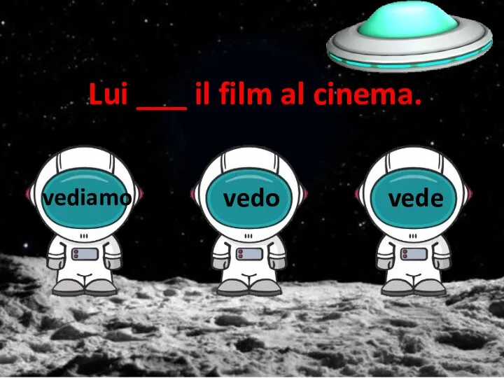 Lui ___ il film al cinema.