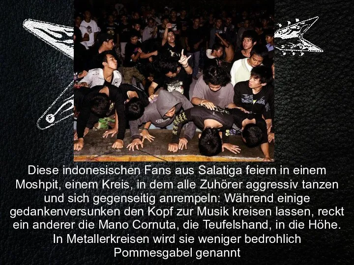 Diese indonesischen Fans aus Salatiga feiern in einem Moshpit, einem Kreis, in