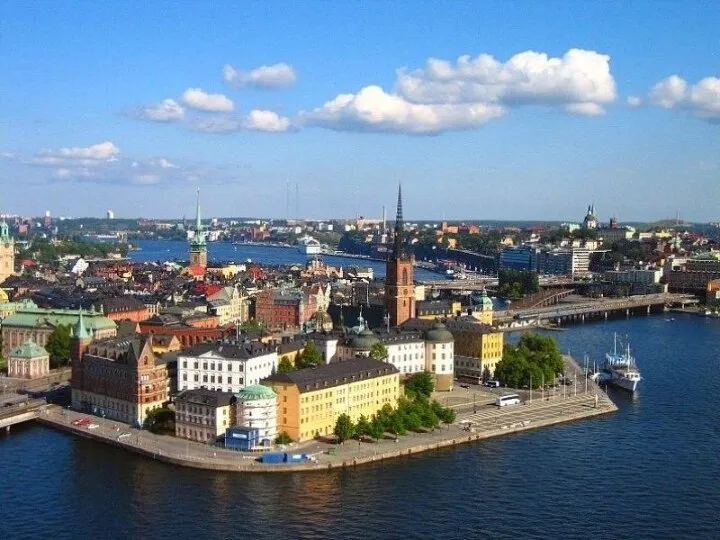 Hamburg liegt beiderseits der Elbe, nicht weit von der Mundung der Elbe in der Nordsee.