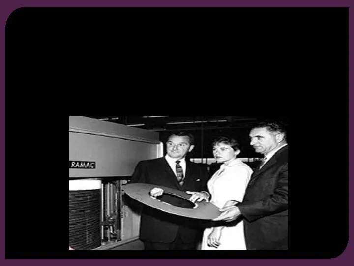 III ПОКОЛЕНИЕ ЭВМ 1971 год Фирма IBM выпустила первый гибкий магнитный диск.