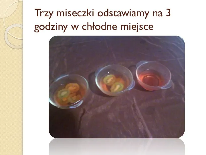 Trzy miseczki odstawiamy na 3 godziny w chłodne miejsce