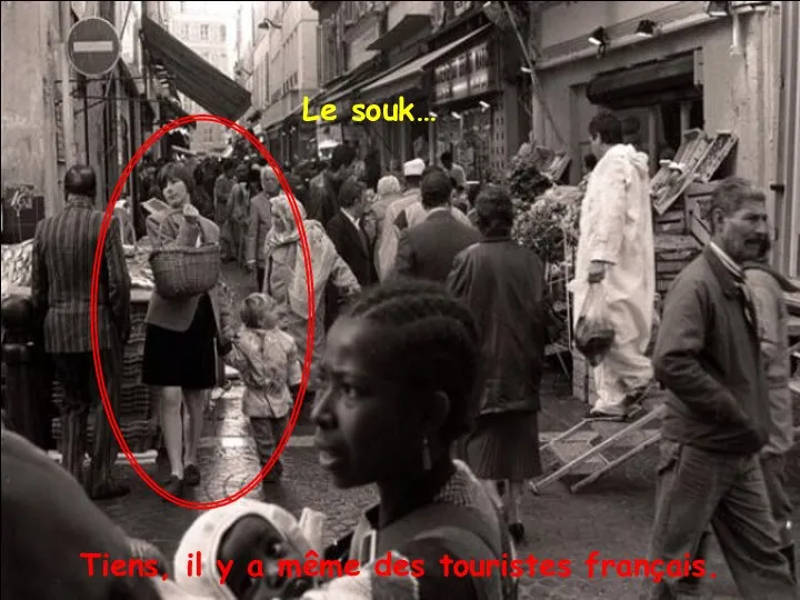 Tiens, il y a même des touristes français. Le souk…