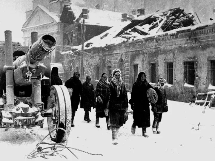 После ожесточенных боев ранним утром 9 декабря 1941 года Тихвин, находившийся 30