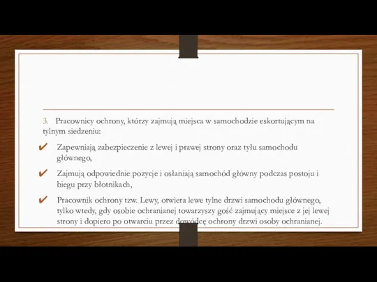 3. Pracownicy ochrony, którzy zajmują miejsca w samochodzie eskortującym na tylnym siedzeniu: