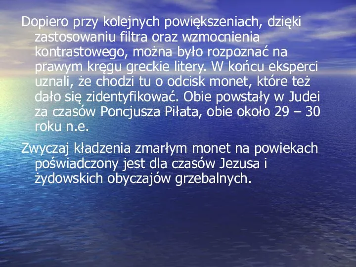 Dopiero przy kolejnych powiększeniach, dzięki zastosowaniu filtra oraz wzmocnienia kontrastowego, można było