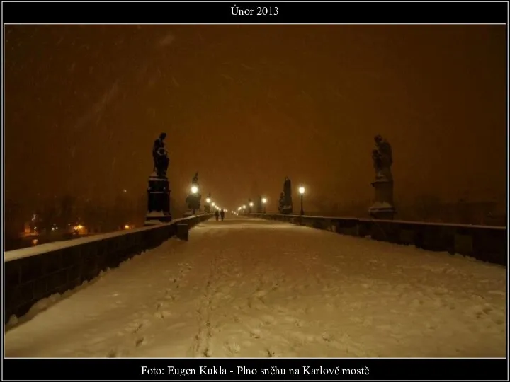 Foto: Eugen Kukla - Plno sněhu na Karlově mostě Únor 2013