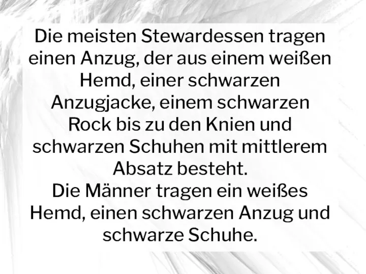 Die meisten Stewardessen tragen einen Anzug, der aus einem weißen Hemd, einer