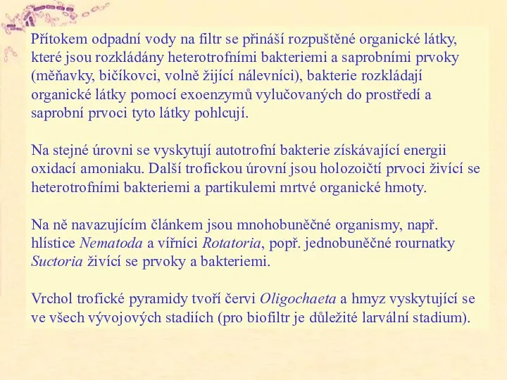 Přítokem odpadní vody na filtr se přináší rozpuštěné organické látky, které jsou