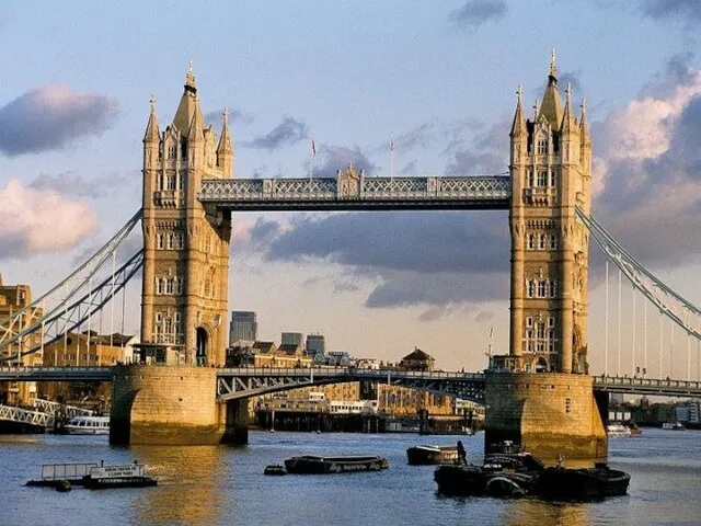 … is the most famous bridge in London. USE: Westminster Abbey, the