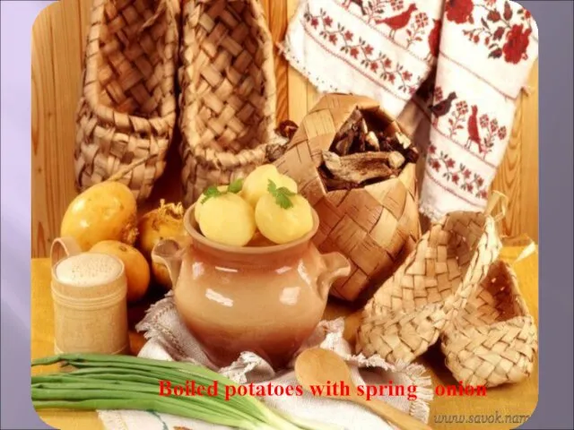 Boiled potatoes with spring onion