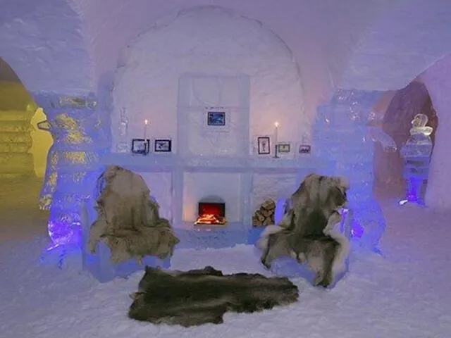 В Норвежской Лапландии есть даже ледяной отель. Интерьер отеля украшают ледяные скульптуры.