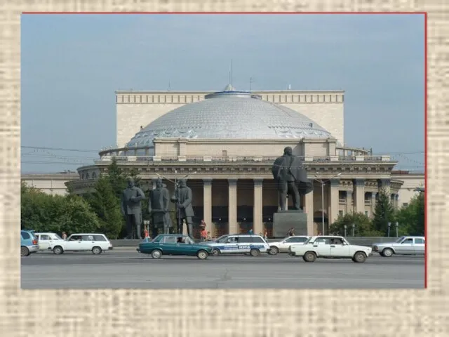 Новосибирский государственный академический театр оперы и балета (НГАТОиБ) — крупнейший театр Новосибирска