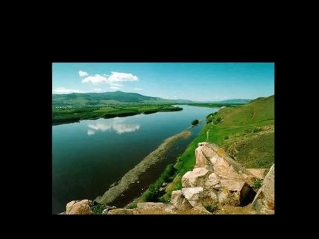 В Байкал впадает 336 рек, самая крупная из них - Селенга