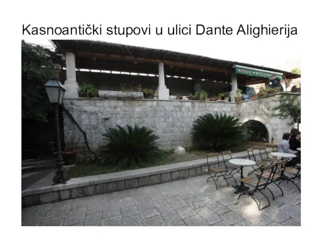 Kasnoantički stupovi u ulici Dante Alighierija