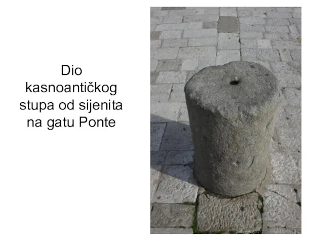 Dio kasnoantičkog stupa od sijenita na gatu Ponte