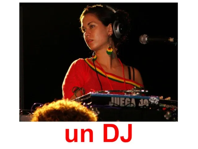 un DJ