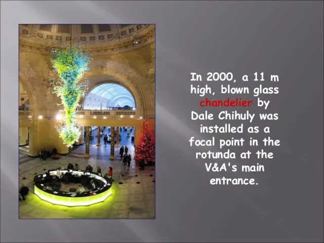 In 2000, a 11 m high, blown glass chandelier by Dale Chihuly