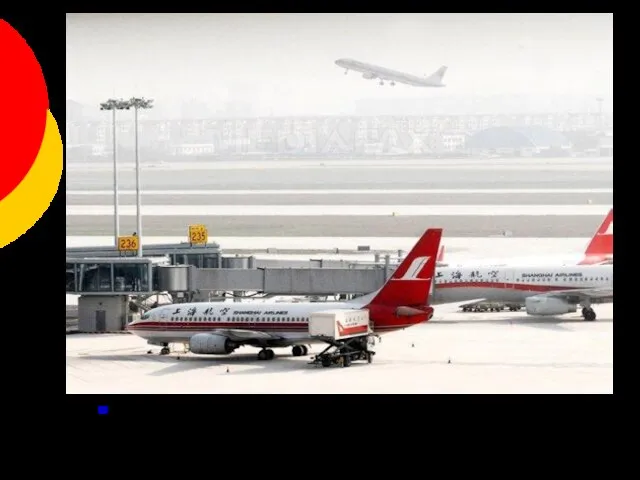 Шанхай обслуживают два аэропорта : Хунцяо и Международный аэропорт Пудун