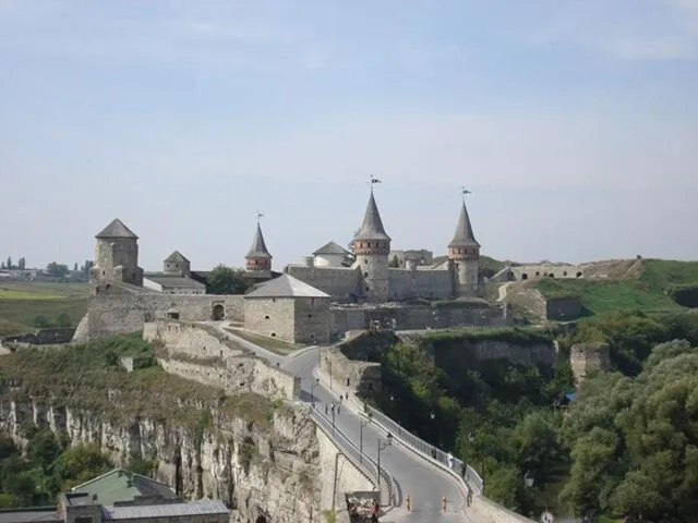 1.Заповедник «Каменец». город вХмельницкой области Украины, административный центр Каменец-Подольского района, один из