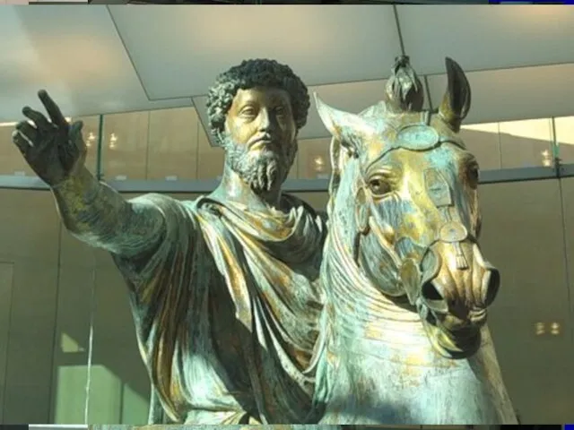 Конная статуя римского императора Марка Аврелия. В 16 веке Микеланджело поставил его в центре Капитолийской площади.