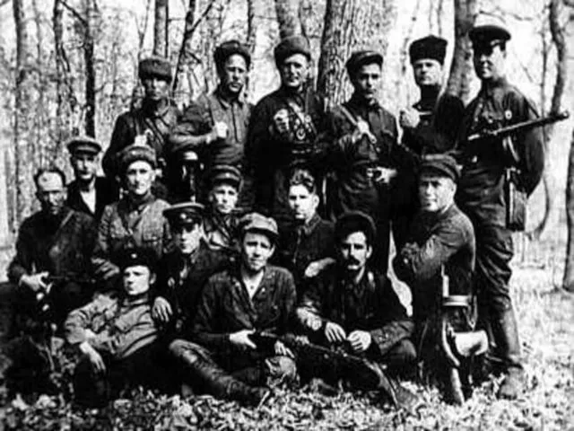 Важнейшими формами партизанской борьбы в годы Отечественной войны являлись такие, как вооруженная