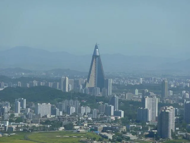 Гостиница Рюгён — строящаяся башня, находящаяся в Пхеньяне, (столице КНДР). В соответствии