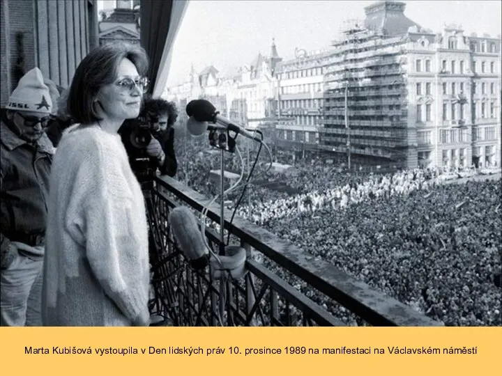 Marta Kubišová vystoupila v Den lidských práv 10. prosince 1989 na manifestaci na Václavském náměstí