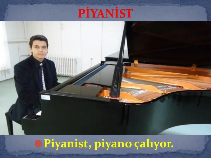 Piyanist, piyano çalıyor. PİYANİST