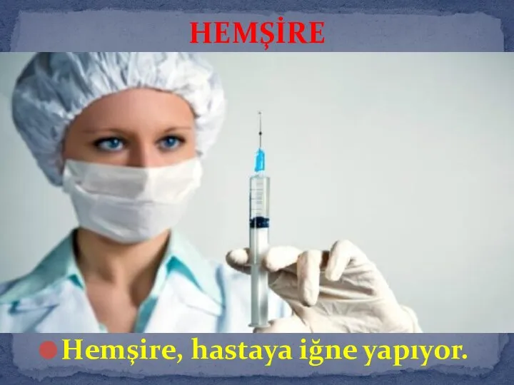 Hemşire, hastaya iğne yapıyor. HEMŞİRE