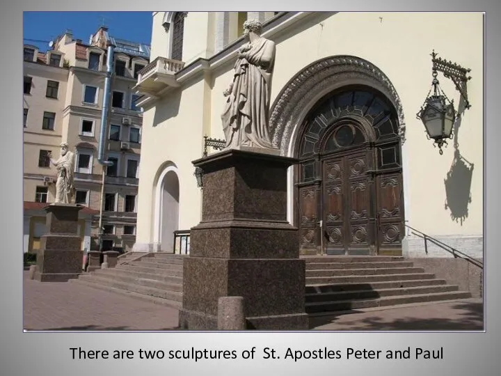 There are two sculptures of St. Apostles Peter and Paul
