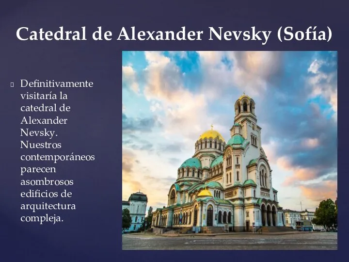 Definitivamente visitaría la catedral de Alexander Nevsky. Nuestros contemporáneos parecen asombrosos edificios