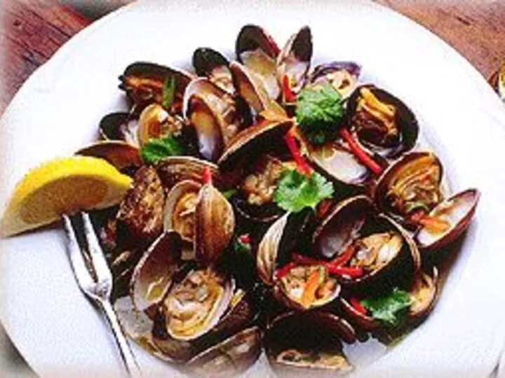 Значение двустворчатых моллюсков Раковины моллюсков используют для производства перламутровых пуговиц и других