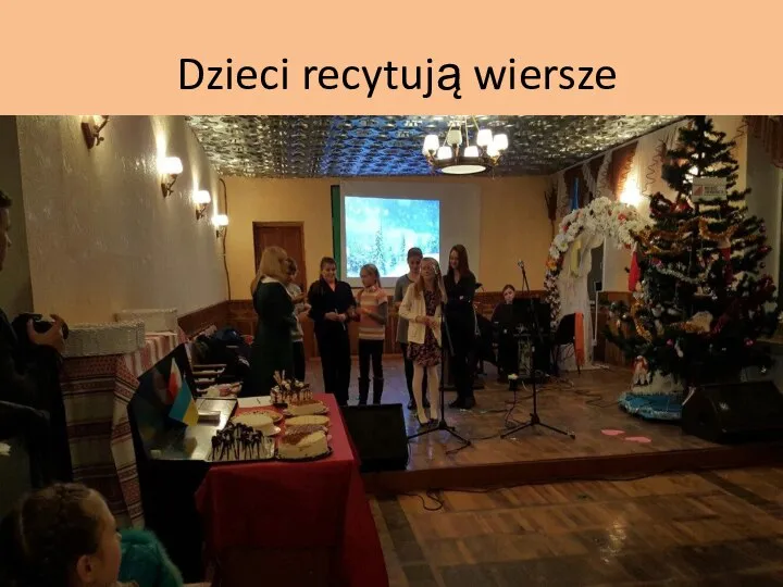 Dzieci recytują wiersze