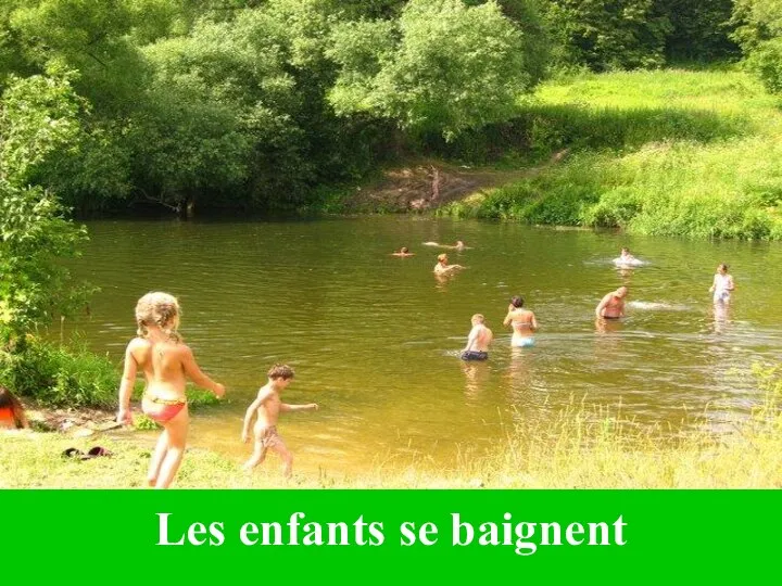 Les enfants se baignent